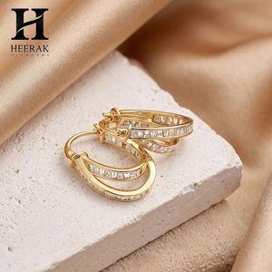 Pendientes de Doble Aro Entrecruzado de Oro de 14K con Diamantes, Fabricante de Joyería Fina de Lujo - Product Image 4