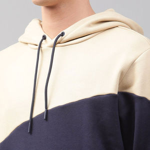 เสื้อฮู้ดดี้ผู้ชายสีเทาและดำแบบคัลเลอร์บล็อก แขนเสื้อแบบแร็กแลน มีกระเป๋าจิงโจ้ รับผลิตแบบ OEM ODM ขายส่งเสื้อผ้า - Product Image 5