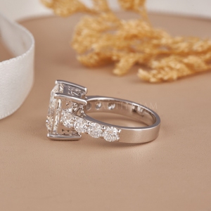 Anillo de Diamantes con Diseño de Lujo en Oro Blanco, Corte Radiante, con Certificado IGI y Claridad VVS, para Venta al Por Mayor desde India - Product Image 3
