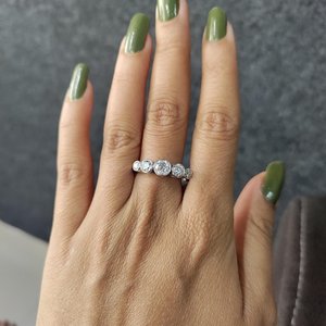 Bague à cinq pierres en moissanite, coupe ronde, en argent 925, bijoux fins, cadeau d'anniversaire pour petite amie - Product Image 5