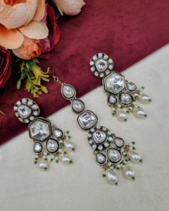 <b>Delicate</b> Hexagon Cut Kundan Stone <b>Necklace</b> Set With Earrings And Mangtika Designer Gold Plated Festive Party Wear Jewellery Sets - Product Image 3