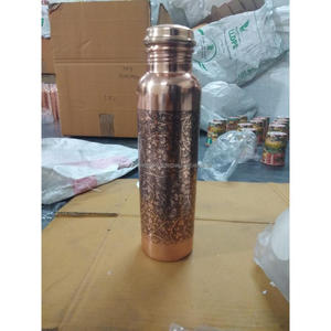 Grande bouteille d'eau gravée conception texturée 100% santé bouteille en cuivre contenue pour une utilisation quotidienne - Product Image 4