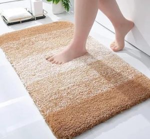 Tapis de bain en chenille pour enfants, personnalisés, antidérapants, 24x16, extra doux et absorbants, lavables en machine - Product Image 1