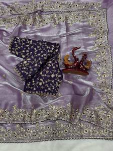 Sari de seda espacial con bordado pesado de lentejuelas, trabajo multihilo y Zari, combinado con blusa bordada con lentejuelas. - Product Image 4