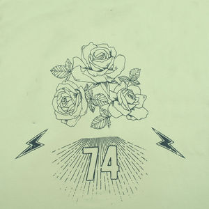 เสื้อยืดผู้หญิงลดราคา แขนสั้นเข้ารูป ลายเส้นสีแดงดำสำหรับฤดูร้อน  รับสกรีนโลโก้ - Product Image 3