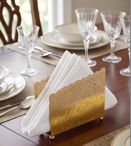 Porte-serviettes en métal plaqué or fait main, de qualité supérieure, au design élégant, parfait pour la décoration de table à la maison et lors d'événements. - Product Image 5