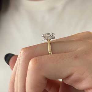 Anillo de Compromiso con Diamante Cultivado en Laboratorio de 2 Quilates, Corte Ovalado, Claridad VS1, Halo Oculto, Anillo de Catedral, Anillo de Propuesta, Certificado IGI - Product Image 6