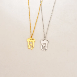 Collier pendentif géométrique pour femme, acier inoxydable 304 résistant à l'eau, chaîne fine plaquée or 18 carats - Product Image 1