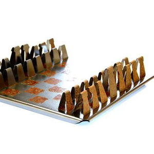 Piezas de ajedrez metálicas, diseño plano y sencillo en forma de lámina, juego de piezas de ajedrez para decoración moderna del hogar u oficina, ideal para regalo. - Product Image 1