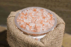 Sal Comestible del Himalaya Rosa Oscuro 100% Orgánica Natural en Gránulos Gruesos Premium para Exportación con 84 Oligoelementos en Bolsa a Granel - Product Image 2