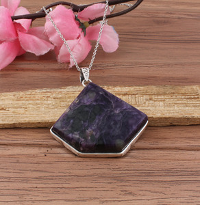 Pendentif en charoïte russe naturelle, plaqué platine, serti en argent sterling, style vintage, simple, enveloppé, pierre précieuse violette, collier - Product Image 2