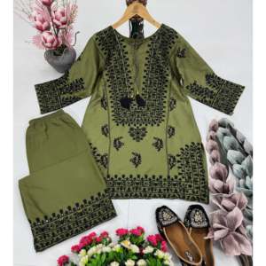 Hermoso Salwar Kameez de Algodón, Elegante Conjunto de Fiesta con Bordado y Lentejuelas - Product Image 6
