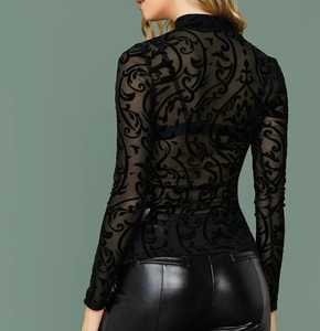 T-shirt sexy en maille transparente pour femme, à manches courtes, imprimé floral brodé, coupe classique, effet résille - Product Image 2