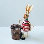 Idéal pour le rangement de bureau : Porte-stylo en forme de lapin, améliore l'organisation des postes de travail à domicile et au bureau, et accessoire de décoration cadeau. - Product Image 3