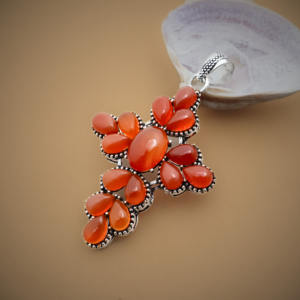 Pendentif croix en ambre plaqué argent – Collier religieux avec pierre précieuse orange – Bijoux de style vintage - Product Image 5