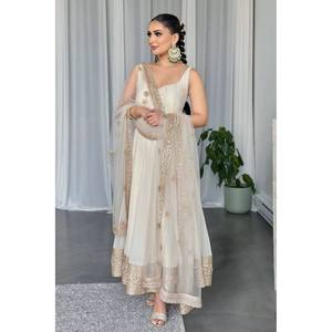 Hermoso Vestido Lehenga Choli Bordado con Dupatta, Adorno de Lentejuelas de Poliéster para Bodas - Product Image 4