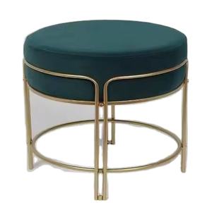 Otomana Redonda de Terciopelo con Base Dorada, Muebles Personalizados para Sala de Estar, Otomana Moderna para Sala de Estar, Taburete Acolchado - Product Image 1