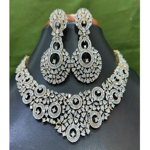 Conjunto de Gargantilla y Aretes de Latón Chapado en Oro con Circonitas para Mujer, Regalo de Compromiso o Boda - Product Image 1