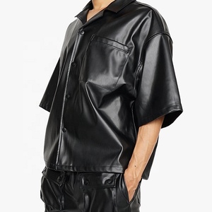 Chemise de travail noire en satin à manches courtes pour homme, col rabattu, couleur unie, logo thermocollé sur le devant, tenue décontractée d'été - Product Image 3