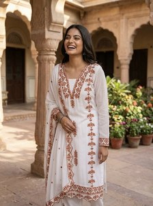 Collections haut de gamme de tenues prêtes à porter (haut, bas et dupatta) 2026, avec broderie au fil sur le bas et le dupatta, conçues pour un ajustement parfait - Product Image 5
