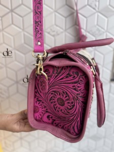 Nuevo Bolso de Hombro de Cuero Tallado a Mano, de Diseño de Lujo, con Pelo de Vaca, Estilo Bohemio Gitano, Hecho a Mano y Elegante - Product Image 2