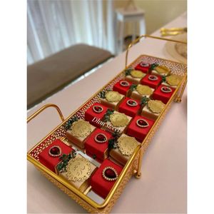 Plateau décoratif en métal doré de luxe avec poignées - Plateau de service élégant à base miroir pour la décoration de mariage et les présentoirs de cadeaux - Product Image 1