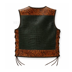 Gilet en cuir véritable gaufré crocodile personnalisé avec boucle médiévale, style vintage, à lacets, pour homme, type motard et fantaisie - Product Image 2