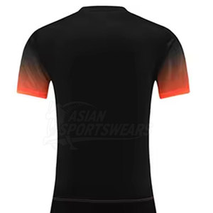 Ensemble d'uniformes de football durables et abordables avec tissu à séchage rapide, conçu pour un confort amélioré et une meilleure évacuation de la transpiration pendant les matchs - Product Image 6