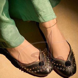 Chaussures Khussa pour femmes de qualité supérieure, design unique, semelle antidérapante, dessus en similicuir, options personnalisables en stock - Product Image 3