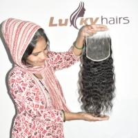 Cheveux naturels bruts 100% couleur naturelle noire, cuticules alignées, double trame, tissage brésilien, doux, avec closure frontale en dentelle, cheveux Remy ondulés indiens
