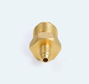 Unión de Carga de Nitrógeno de Latón Duradero para Cilindros Industriales de 61 kg con Compatibilidad de Rosca de Alta Presión de 5/8-14 a 7/16-20 - Product Image 2