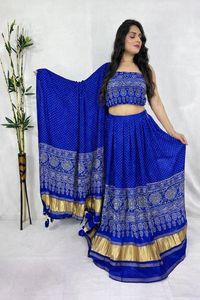 Elegante Lehenga Choli de Seda Pura sin Arrugas con Estampado Ajrakh para Bodas, Diwali y Fiestas - Product Image 3