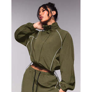 ชุดแจ็คเก็ตกันลมน้ำหนักเบาแบบมีซิปและกางเกงขายาว ชุดวอร์มผู้หญิง ขายส่ง ชุดวอร์มไนลอนกันน้ำแบบสั่งทำ - Product Image 4