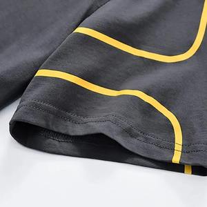 เสื้อยืดคอกลมแขนสั้นสีขาวสำหรับผู้ชาย ทรงปกติ ผ้าถัก 100% คอตตอน ระบายอากาศได้ดี แห้งเร็ว ลายทาง น้ำหนัก 320 กรัม - Product Image 4