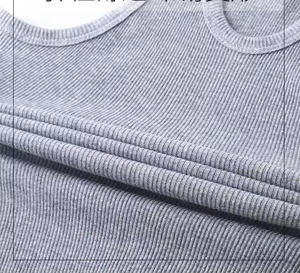 เสื้อกล้ามผู้ชายสีเทา คอกลม แขนกุด สีพื้น ผ้าถัก คอตตอน สไตล์ลำลอง - Product Image 3