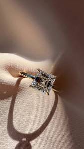 Bague solitaire en moissanite 2 carats taille Asscher, en argent 925 véritable, style moderne, cadeau idéal pour anniversaire ou fête, bijou. - Product Image 5