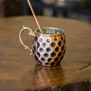 Mug élégant en cuivre martelé, idéal pour bar à domicile, fêtes, service de cocktails et boissons de fête, vente en gros depuis l'Inde - Product Image 1