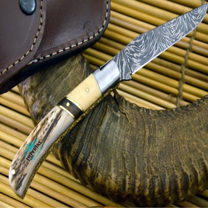 Cuchillo Plegable Imperial de Acero de Damasco con Hoja de Punta Caída y Mango de Marfil para Caza - Product Image 1