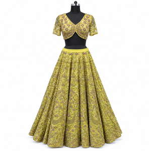 Conjunto de Lehenga Floral Adornado con Blusa Corta de Manga Corta y Cuello en V |   Conjunto de Falda Larga Amarillo Verde con Vuelo Completo para Fiesta - Product Image 1