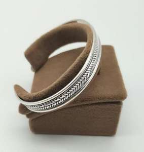 Bracelet Unisexe Classique Fin en Acier Inoxydable avec Thérapie Magnétique en Cuivre, Motif Tendance Quotidien, Idéal pour un Cadeau - Product Image 1