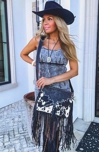 Sac bandoulière léger en cuir véritable 100% avec motifs floraux sculptés à la main et franges, noir et blanc, pour femme - Product Image 3