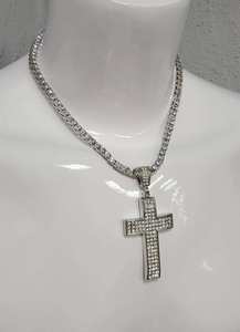 Pendentif Croix Religieuse en Moissanite, Diamant Rond Taillé 2MM, Argent Sterling 925, Bijou Chrétien Fin, Breloque Cadeau - Product Image 3