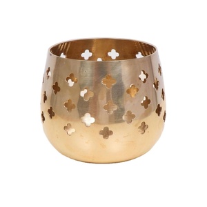 เชิงเทียนทองเหลืองลายฉลุดอกไม้ สไตล์โบราณ โคมไฟวอทีฟสุดหรูสำหรับตกแต่งบ้าน - Product Image 1