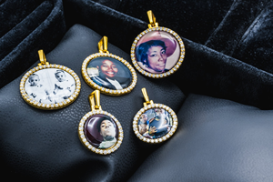 Colgante de Moissanita Premium con Incrustaciones de Diamantes, Oro de 14k, Joyería Hip Hop Contemporánea con un Brillo Impresionante y un Estilo Refinado - Product Image 4