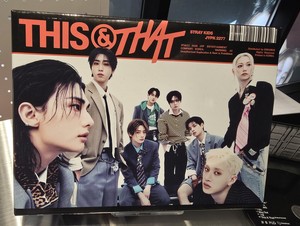 Álbum de Stray Kids This & That, JYPK 2277, Folleto de Música Pop Coreana Impreso en Corea, Para Todas las Edades - Product Image 1