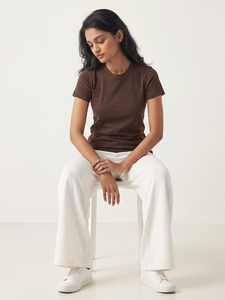 Camiseta de Corte Regular para Mujer, Color Marrón Clásico, Cuello Redondo, Manga Corta, Informal, Cómoda, Prenda Básica de Moda para el Día a Día - Product Image 4