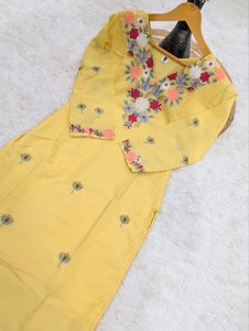 Conjuntos de Kurti y Pantalón de Crepé Francés Puro para Mujer - Product Image 5