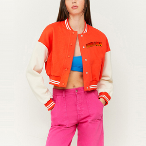 Veste universitaire sur mesure pour femme, de haute qualité, en laine et cuir, broderie vintage, blocs de couleur, boutons-pression, imperméable - Product Image 1