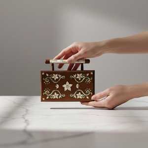 Pochette de soirée élégante en bois artisanal avec incrustation complexe en nacre et finition haut de gamme pour les cérémonies nuptiales par Casa Hub - Product Image 3