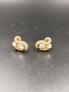 Boucles d'oreilles de luxe plaquées or 22 carats avec micro-incrustation de cristaux, design paon, pour femmes - Product Image 5